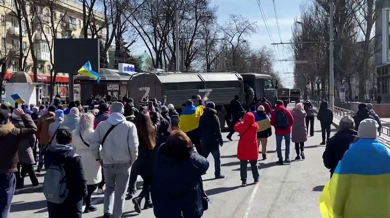Ani příslib jídla nezlákal Ukrajince na okupovaných územích na oslavy Dnů Ruska